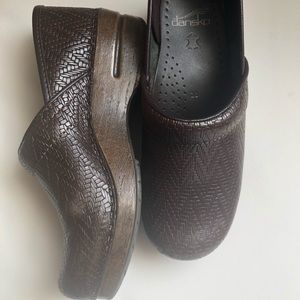 Brown danskos